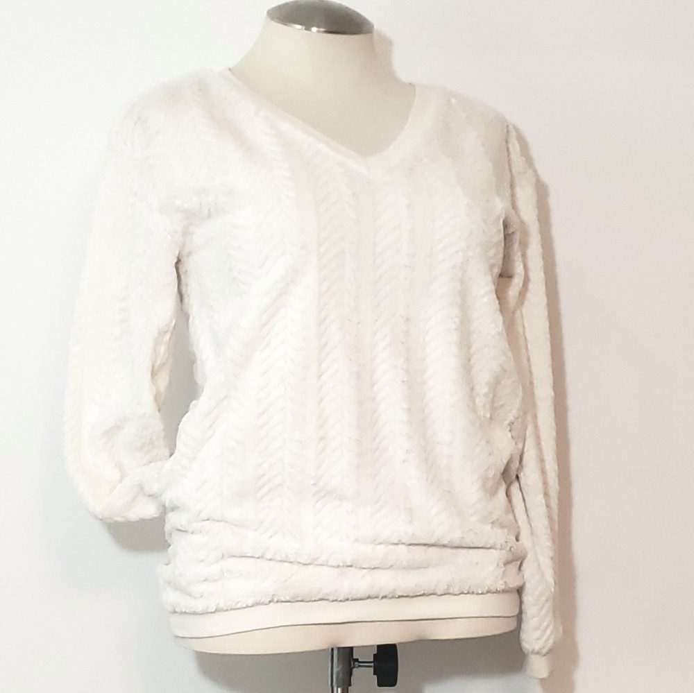Eyeshadow Textured Chevron V-neck